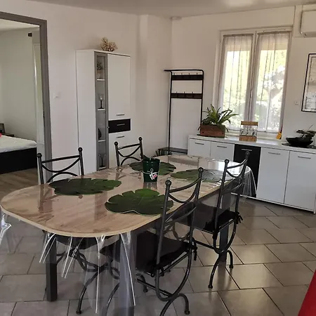 Maison Calme A Pour 4 Personnes Avec Animaux Admis Сasa de vacaciones *